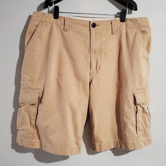 Eddie Bauer Legendwash 10" Cargo Shorts Mens Size 40 Khaki Tan 100% Cotton - Picture 1 of 11